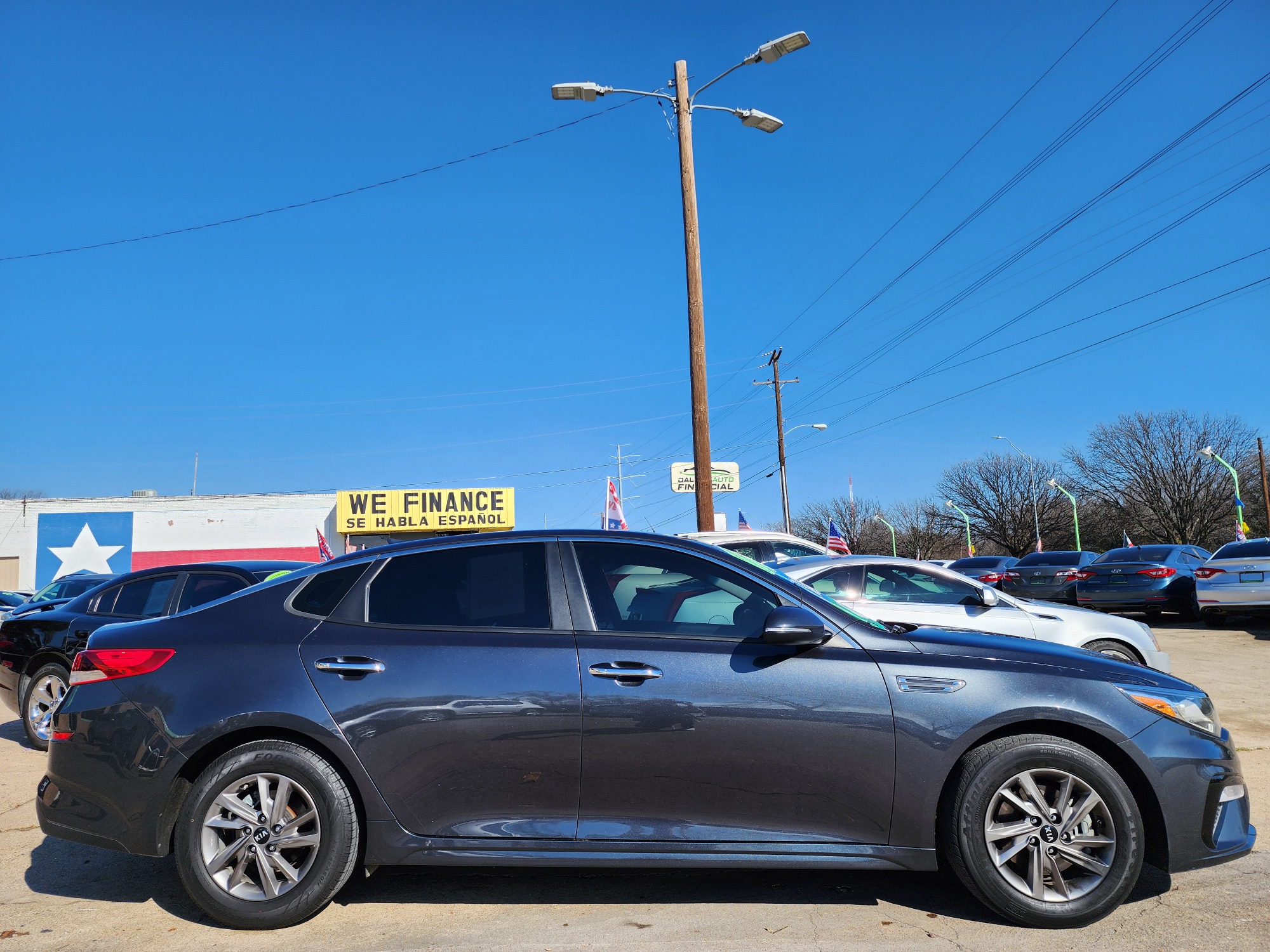 2020 SILVER Kia Optima LX (5XXGT4L39LG) , AUTO transmission, located at 2660 S.Garland Avenue, Garland, TX, 75041, (469) 298-3118, 32.885387, -96.656776 - Welcome to DallasAutos4Less, one of the Premier BUY HERE PAY HERE Dealers in the North Dallas Area. We specialize in financing to people with NO CREDIT or BAD CREDIT. We need proof of income, proof of residence, and a ID. Come buy your new car from us today!! This is a Very clean 2020 KIA OPTIMA - Photo #2